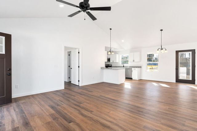 127 Sky View Meadow Dr, Crossville, TN 38555