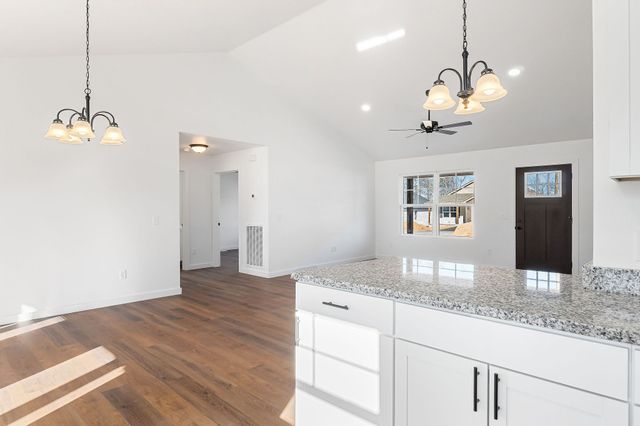 127 Sky View Meadow Dr, Crossville, TN 38555