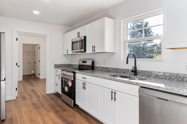 127 Sky View Meadow Dr, Crossville, TN 38555