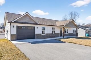 127 Sky View Meadow Dr, Crossville, TN 38555