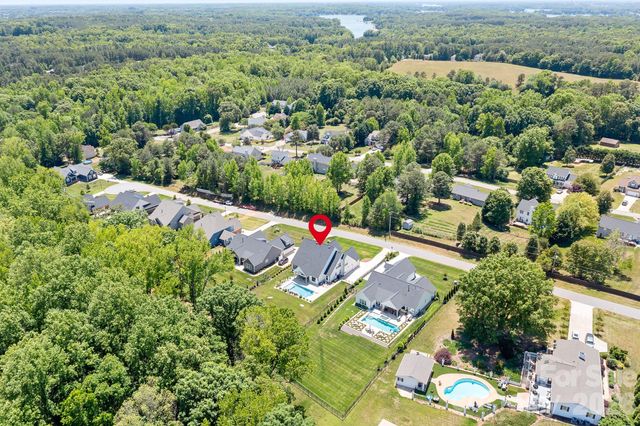 137 Streamside Estates Drive, Mooresville, NC 28117