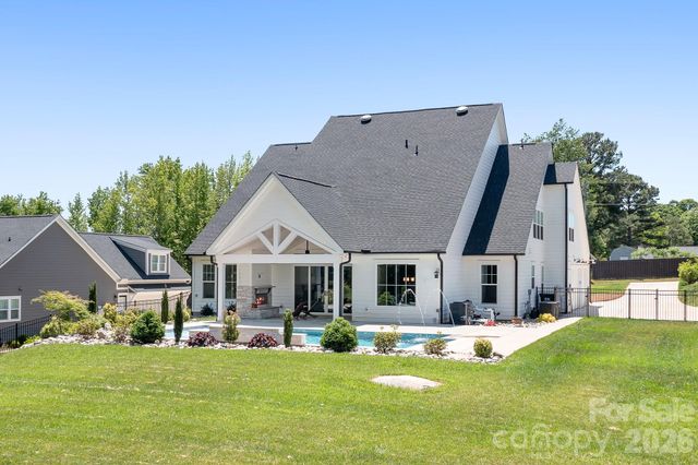 137 Streamside Estates Drive, Mooresville, NC 28117