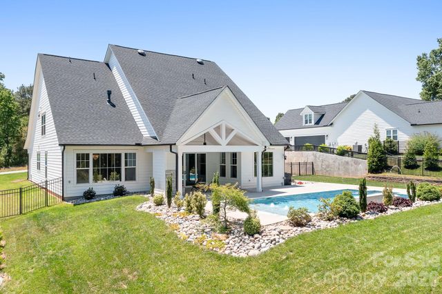 137 Streamside Estates Drive, Mooresville, NC 28117