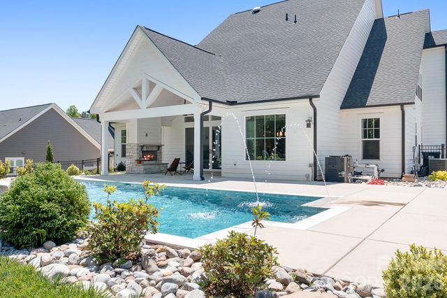 137 Streamside Estates Drive, Mooresville, NC 28117