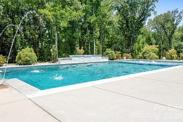 137 Streamside Estates Drive, Mooresville, NC 28117