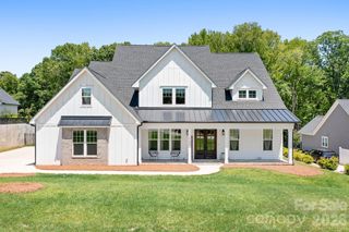 137 Streamside Estates Drive, Mooresville, NC 28117