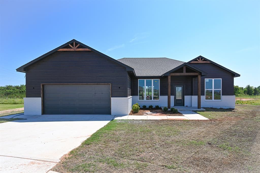 1232 E Stallion Lane, Mustang, OK 73064