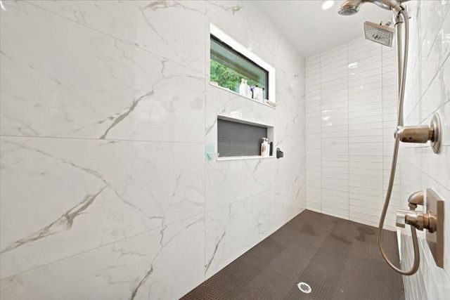 3011 W NORTH B STREET, Tampa, FL 33609