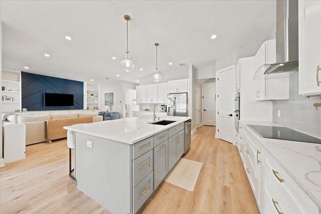 3011 W NORTH B STREET, Tampa, FL 33609