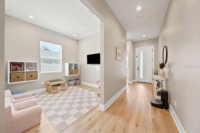 3011 W NORTH B STREET, Tampa, FL 33609