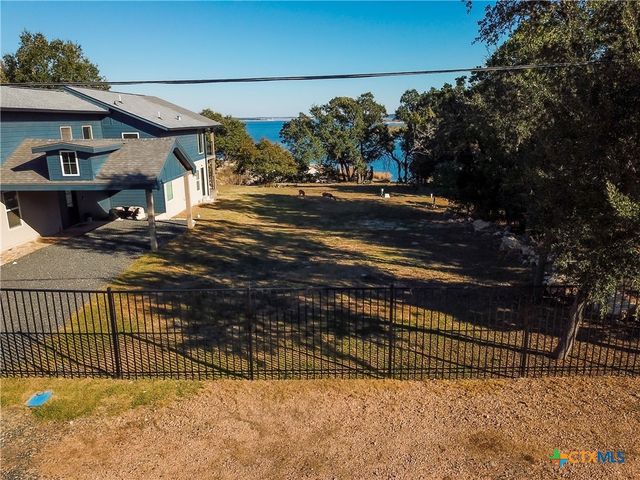 864 Lakebreeze Drive, Canyon Lake, TX 78133