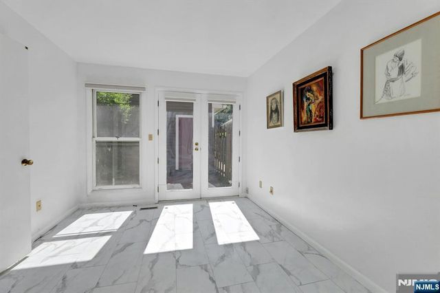 172 Grandview Lane, Mahwah, NJ 07430