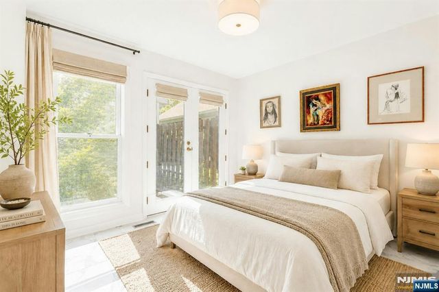 172 Grandview Lane, Mahwah, NJ 07430