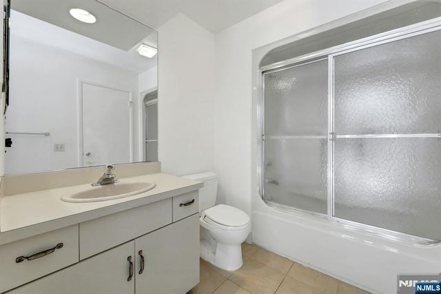 172 Grandview Lane, Mahwah, NJ 07430