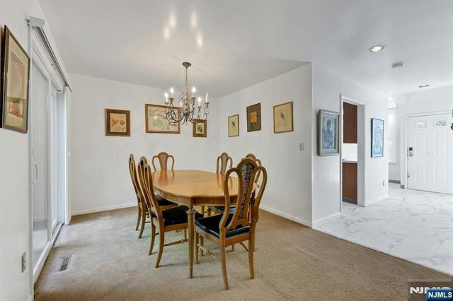172 Grandview Lane, Mahwah, NJ 07430