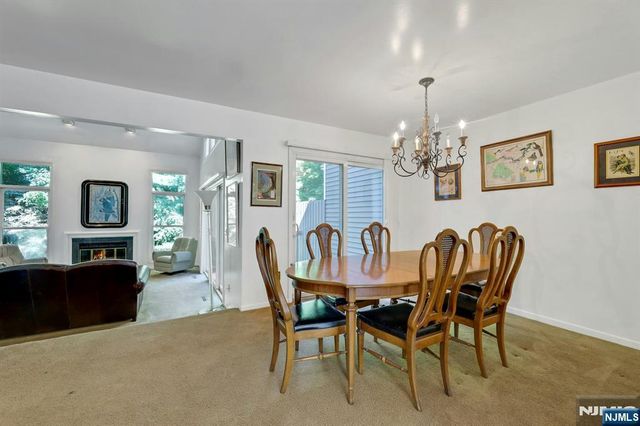 172 Grandview Lane, Mahwah, NJ 07430