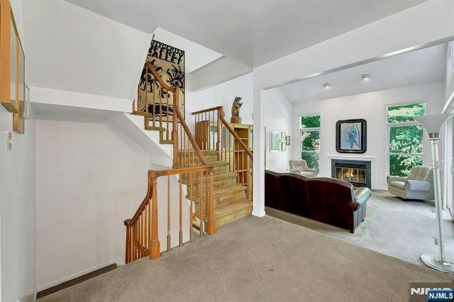 172 Grandview Lane, Mahwah, NJ 07430