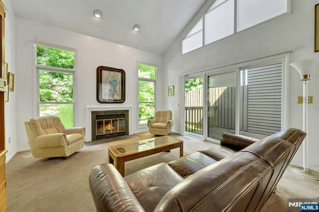 172 Grandview Lane, Mahwah, NJ 07430