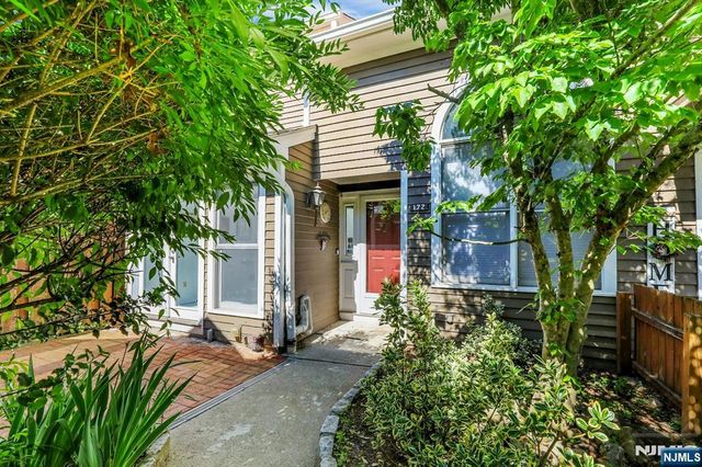172 Grandview Lane, Mahwah, NJ 07430