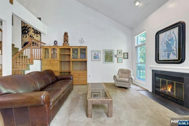 172 Grandview Lane, Mahwah, NJ 07430