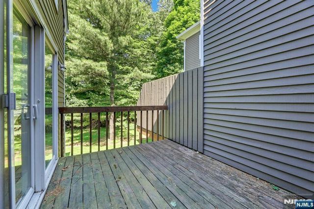 172 Grandview Lane, Mahwah, NJ 07430