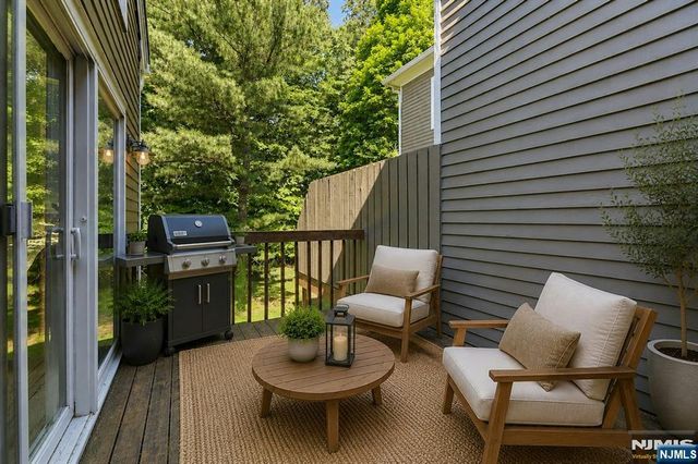 172 Grandview Lane, Mahwah, NJ 07430
