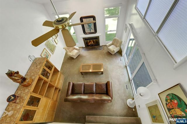 172 Grandview Lane, Mahwah, NJ 07430