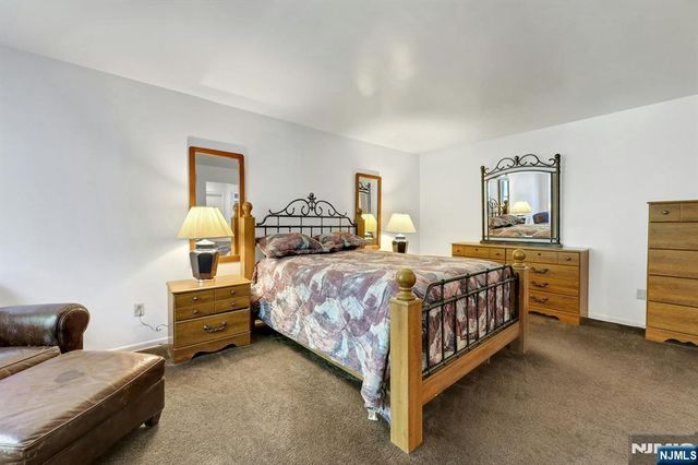 172 Grandview Lane, Mahwah, NJ 07430