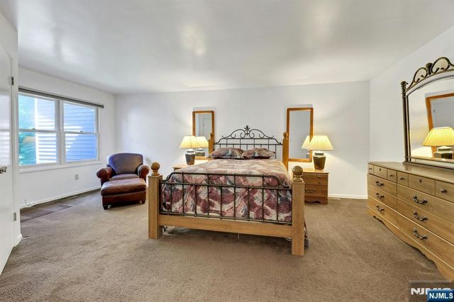 172 Grandview Lane, Mahwah, NJ 07430