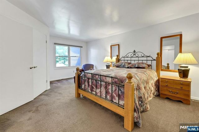 172 Grandview Lane, Mahwah, NJ 07430