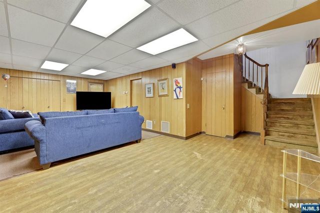 172 Grandview Lane, Mahwah, NJ 07430