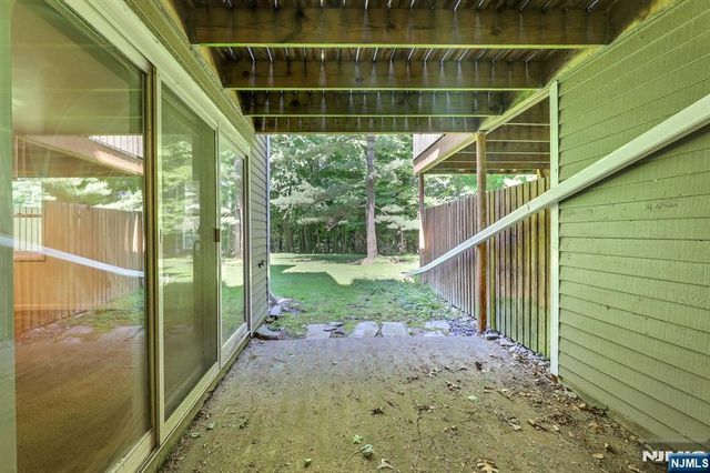 172 Grandview Lane, Mahwah, NJ 07430