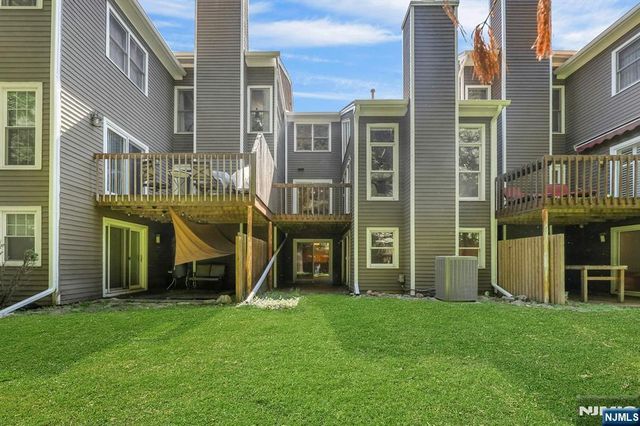172 Grandview Lane, Mahwah, NJ 07430