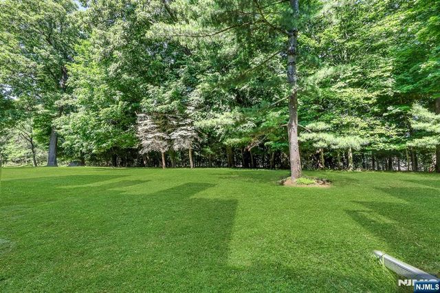 172 Grandview Lane, Mahwah, NJ 07430