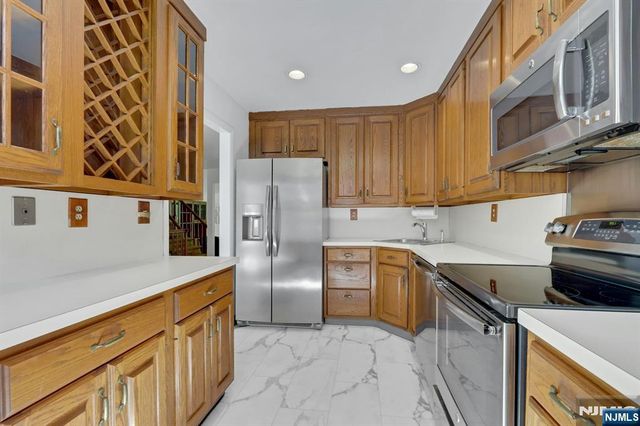 172 Grandview Lane, Mahwah, NJ 07430