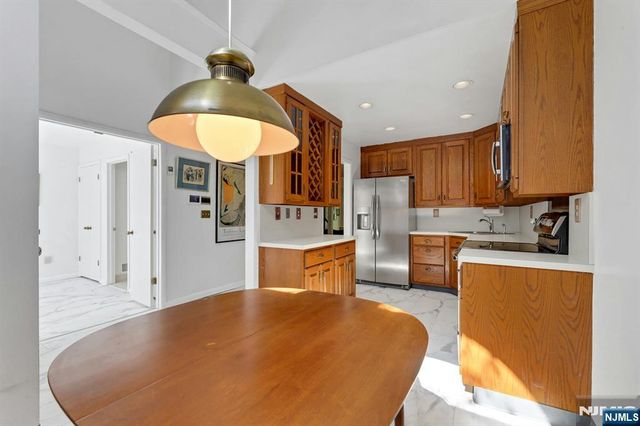 172 Grandview Lane, Mahwah, NJ 07430