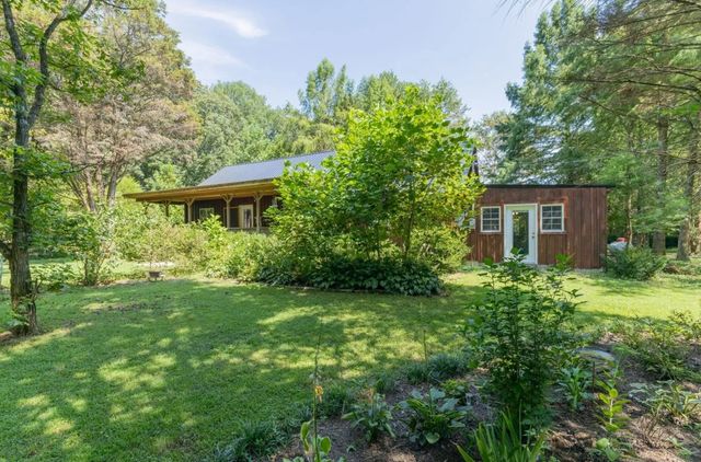 233 Taylor Lake Rd, Morrison, TN 37357