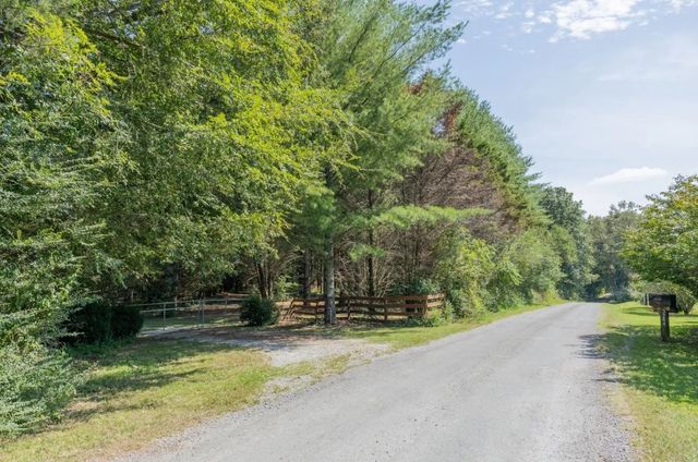 233 Taylor Lake Rd, Morrison, TN 37357