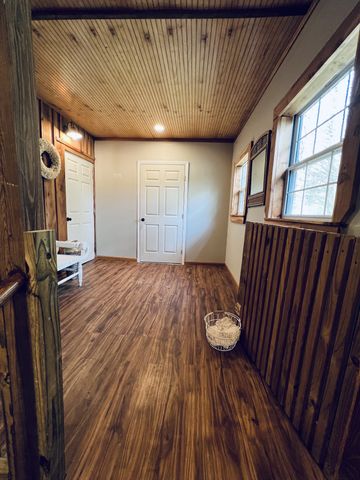 233 Taylor Lake Rd, Morrison, TN 37357