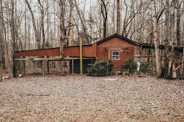 233 Taylor Lake Rd, Morrison, TN 37357