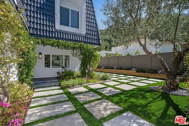 1274 Calle De Sevilla, Pacific Palisades, CA 90272