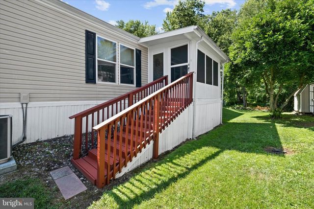 110 W TULIP CT, Newark, DE 19713