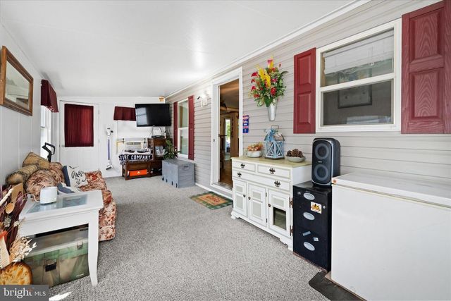 110 W TULIP CT, Newark, DE 19713