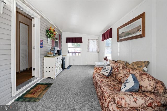 110 W TULIP CT, Newark, DE 19713