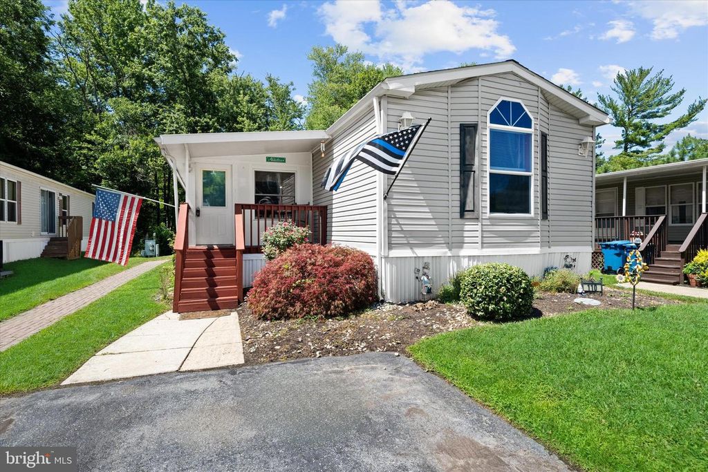 110 W TULIP CT, Newark, DE 19713