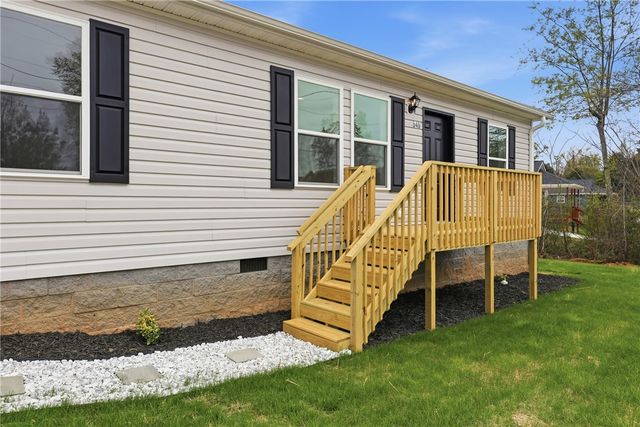 540 E South 5th Street, Seneca, SC 29678
