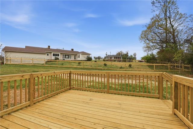 540 E South 5th Street, Seneca, SC 29678