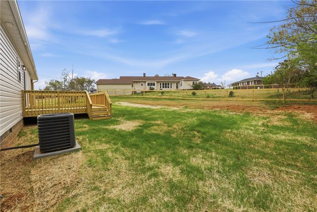540 E South 5th Street, Seneca, SC 29678