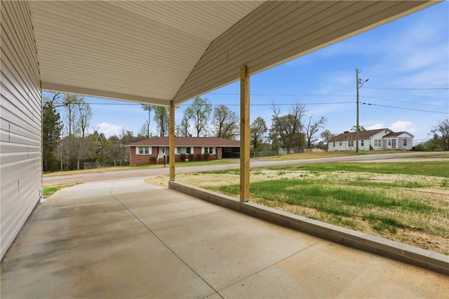 540 E South 5th Street, Seneca, SC 29678
