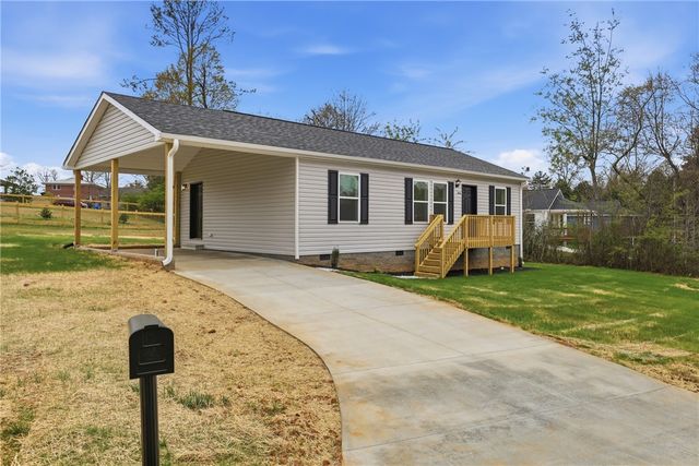 540 E South 5th Street, Seneca, SC 29678